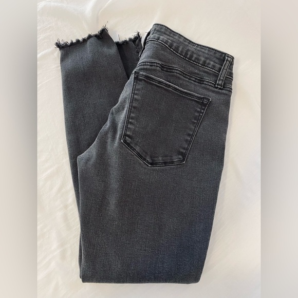 Silver Jeans Women's Charcoal Cropped Denim-FREE With Purchase! 🥳🎉🛍️ - Picture 2 of 9